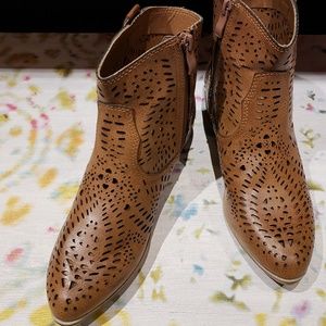 VOLATILE Perforated Tan Booties Sz 7.5 Brand New